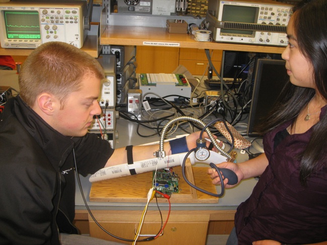 Clara Chow finds the maximum amplitude of Evan Flink's blood pressure waveform.