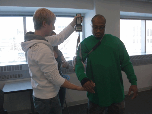 Testing the patients arm weight distribution with a force gauge